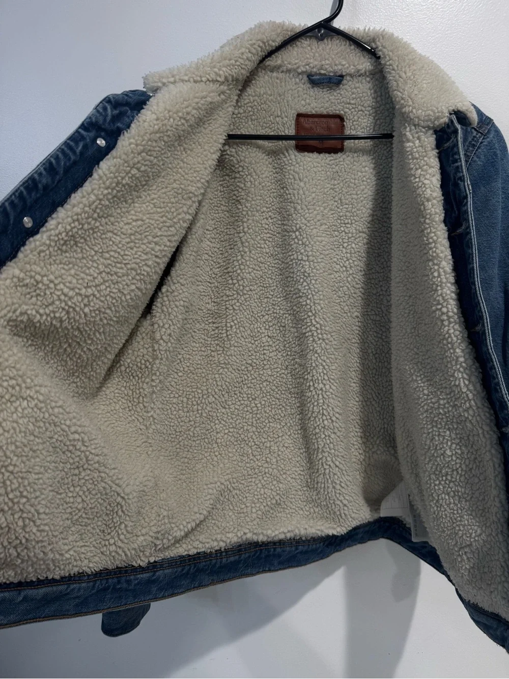 ABERCROMBIE & FITCH Mens Sherpa lined Distressed Blue Denim Jacket Trucker MED